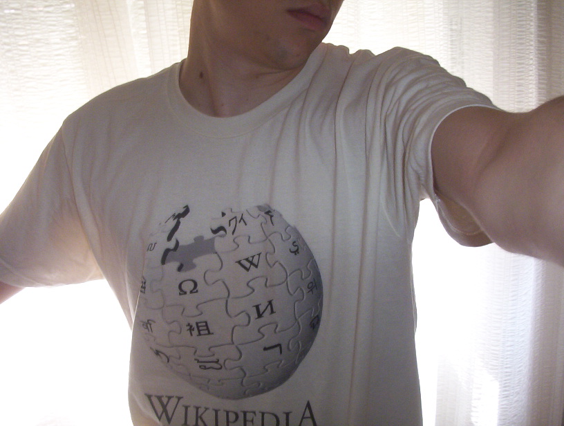 photo of a guy wearing a Wikipedia t-shirt