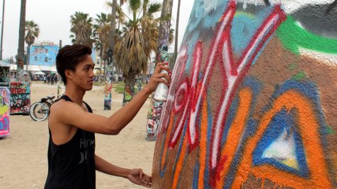Anthony Estalilla painting at Venice Beach
